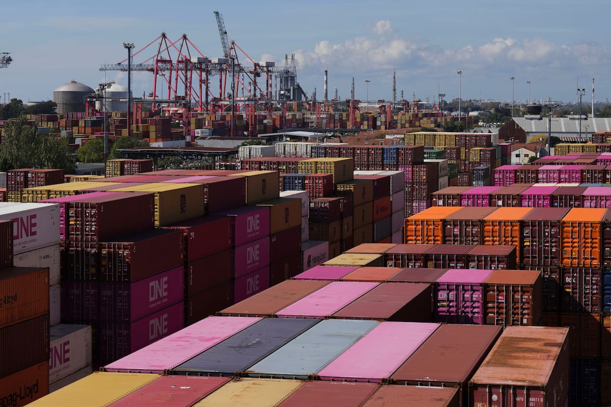 Contenedores de carga en el puerto de Buenos Aires, Argentina, el lunes 14 de abril de 2025