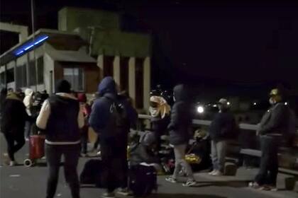 Continúa el acampe en el Puente Pueyrredón