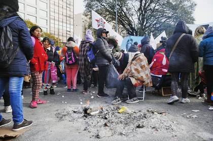 Así amaneció el acampe en 9 de julio