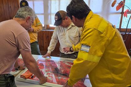 Continúa el incendio en el Nahuel Huapi