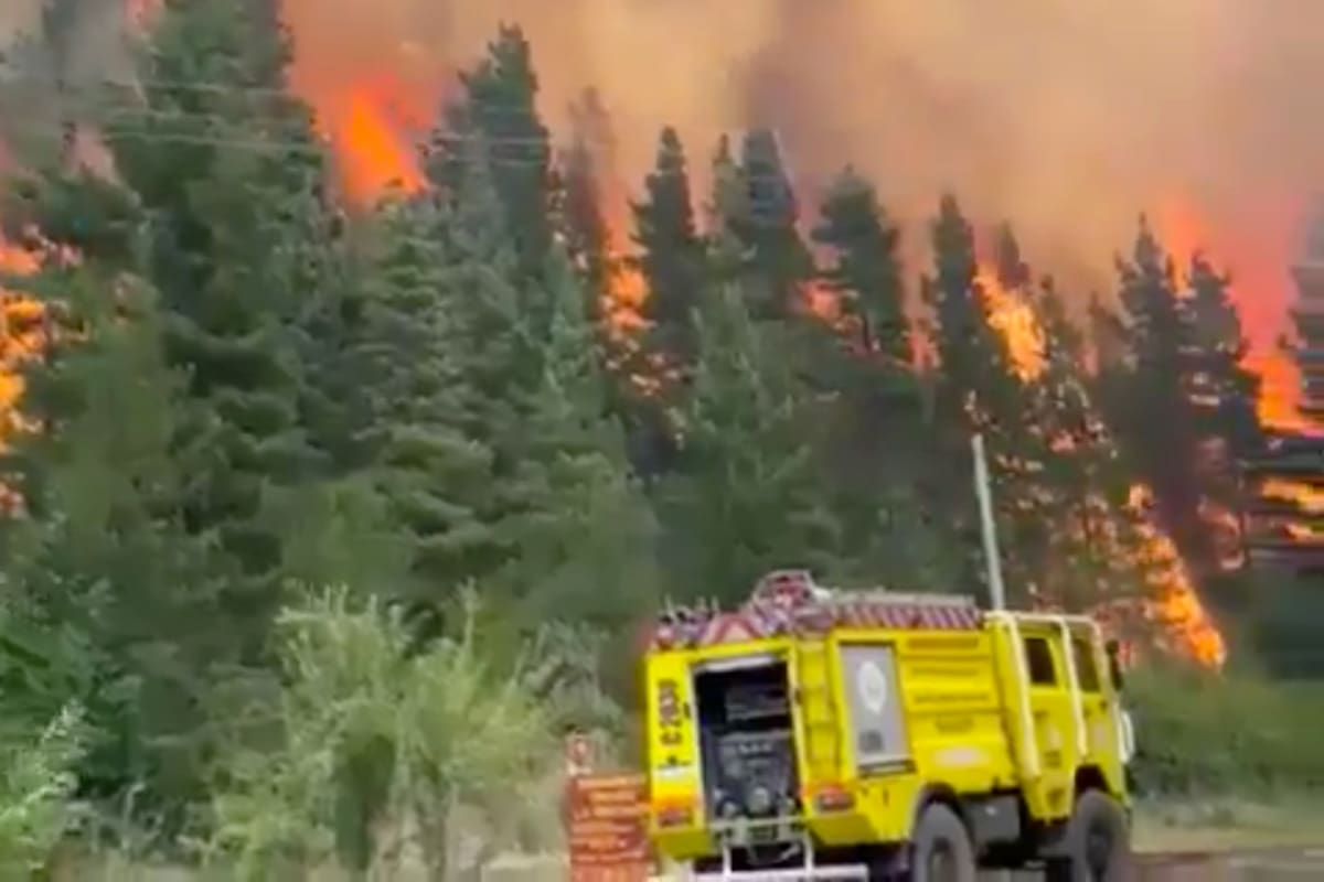 Continúa en combate del fuego en Epuyén