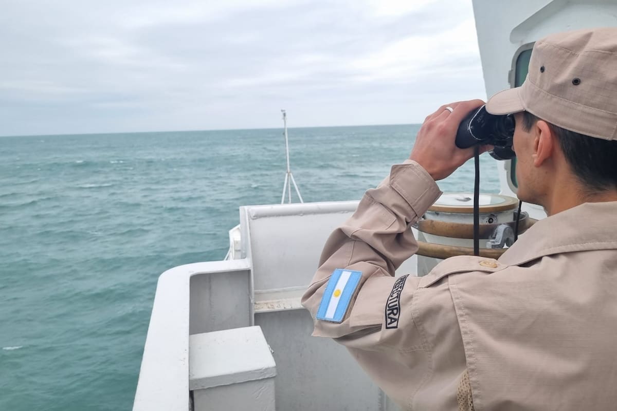 Continúa la búsqueda de los kayakistas, aunque la Armada advirtió sobre complicaciones logísticas