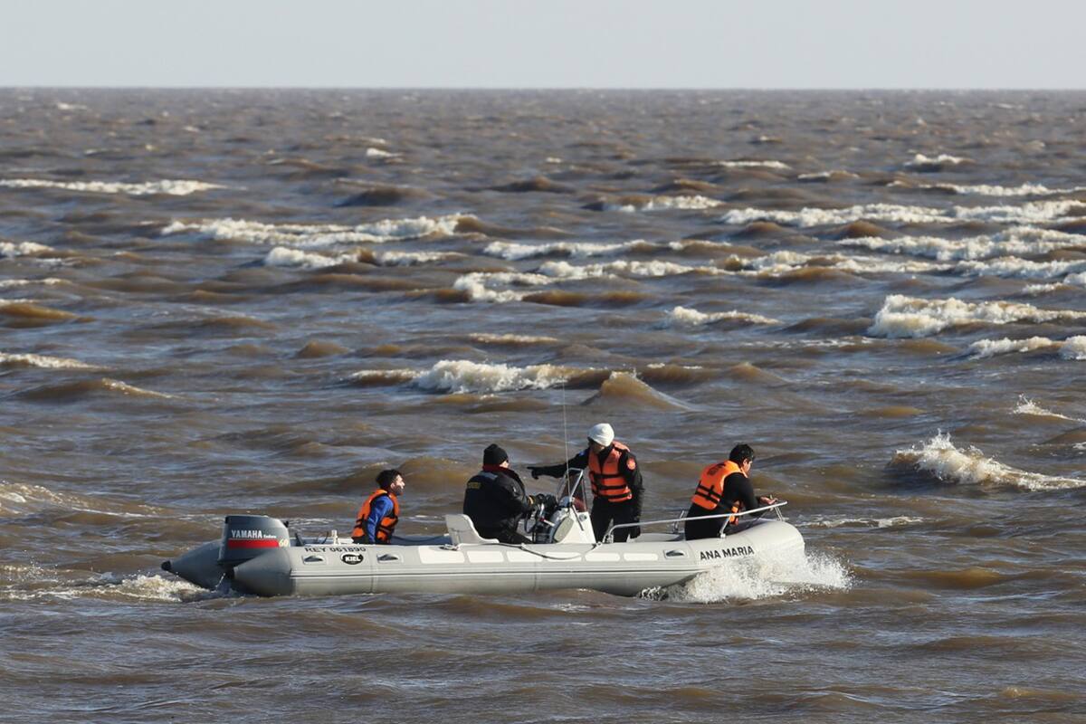 Continúa la búsqueda de los pescadores desaparecidos en Punta Lara