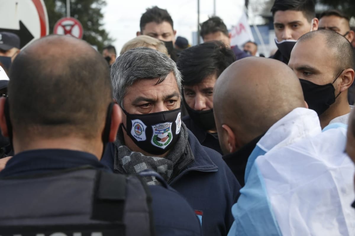Continúa la protesta de la policía de la provincia de Buenos Aires