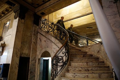 En la esquina de las avenida Rivadavia y Callao, la Confitería del Molino es un ícono del Art Nouveau porteño