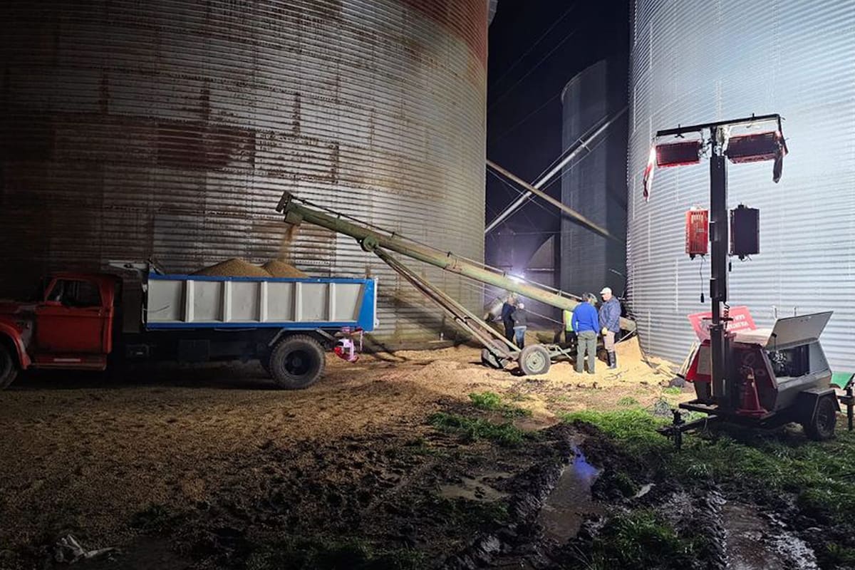 Continúan las tareas para hallar el cuerpo del operario que desapareció durante el accidente en una planta de acopio de cereales en San Pedro