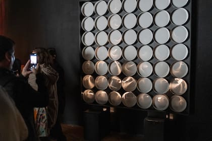 "Continuel-lumière avec 49 cylindres" (1967), de Julio Le Parc, en la muestra "Malba-Costantini: Latinoamérica en expansión"
