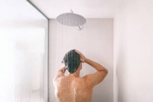 Contó cómo se ducha y despertó un fuerte debate en las redes