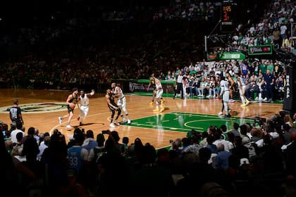 Contra todo, Golden State Warriors igualó las finales de la NBA