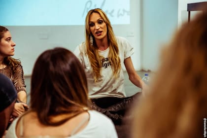 Contratá Trans es un proyecto impulsado por una red de organizaciones para promover y acompañar la inclusión de personas trans en empresas y organismos públicos