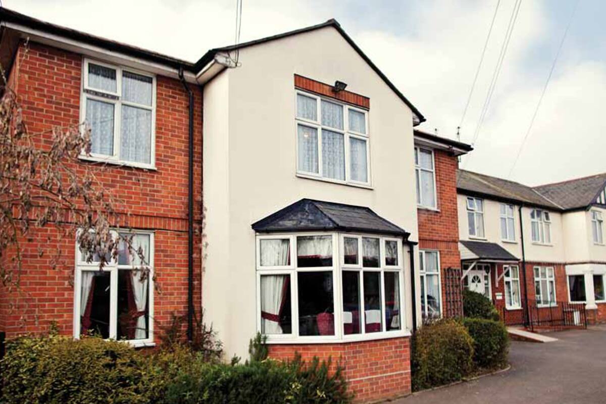 Contrató strippers para su cumpleaños de 89 años