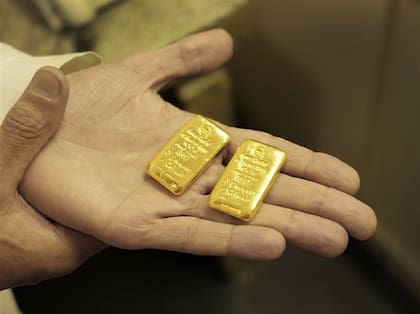 200 gramos. Cada uno de los lingotes tiene un valor de $ 50.000