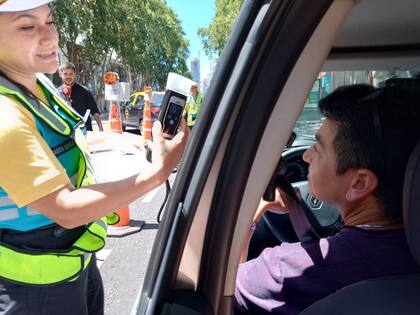 Control de alcoholemia a todos los automovilistas sin excepción. Fernando Martinez (56). Av. Juan V Justo Av. Santa Fe. Pacifico.