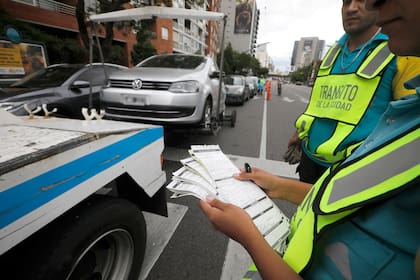 Control de alcoholemia en Av. del libertador y Pico con el secuestro de 22 autos