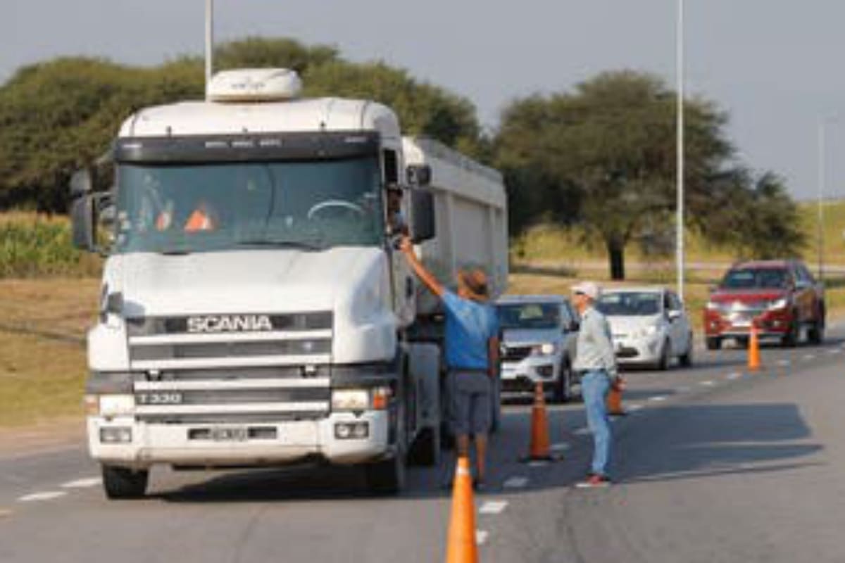Control de cargas en el cruce de Altos Fierro, ruta 36 (autopista Córdoba - Río Cuarto) y C45