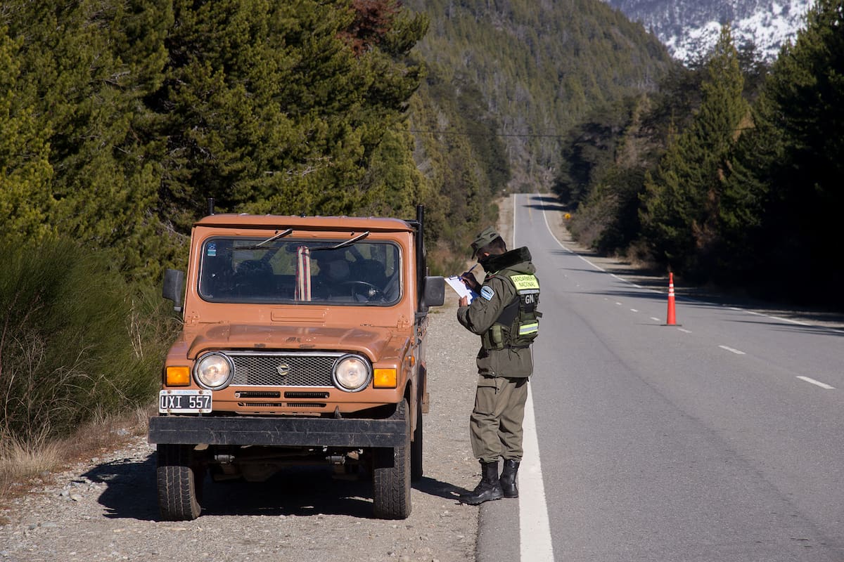 Control de Gendarmeria Nacional en la ruta 40, kilometros antes de Villa Mascardi
