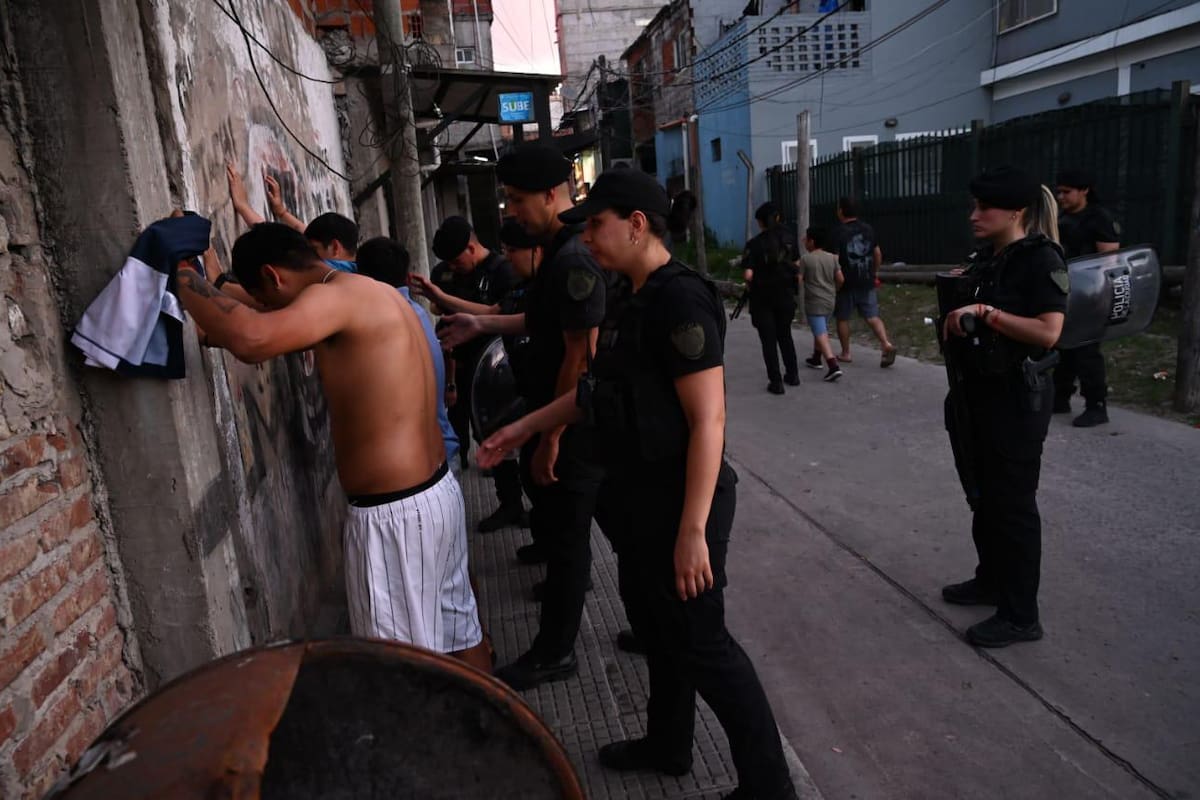 Control policial en el barrio 1.11.14 tras una intervención por delitos vinculados a drogas