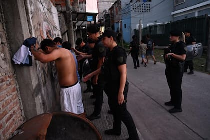 Control policial en el barrio 1.11.14 tras una intervención por delitos vinculados a drogas