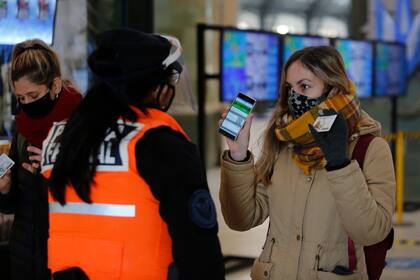 Controle de permisos para circular durante el retorno a Fase 1 en Retiro.