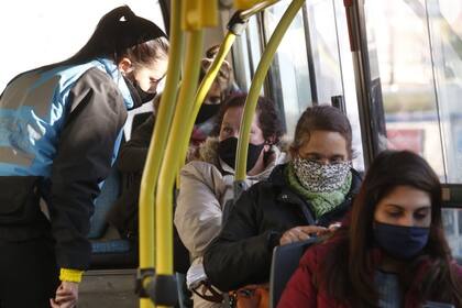 Controles colectivos accesos Buenos Aires policía
