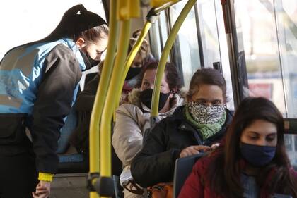 Las ventanas abiertas aseguran menos contagios en transportes públicos