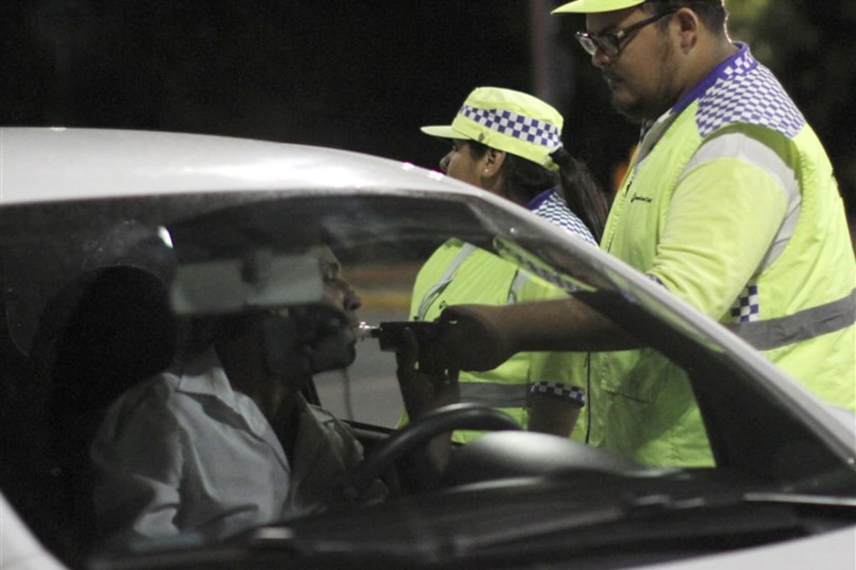 Controles de alcoholemia en Figueroa Alcorta y Pampa; los puestos ahora rotan de lugar durante la noche