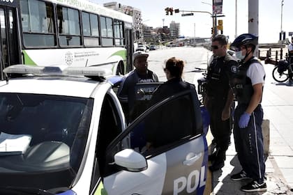 Controles de la policía bonaerense en Mar del Plata