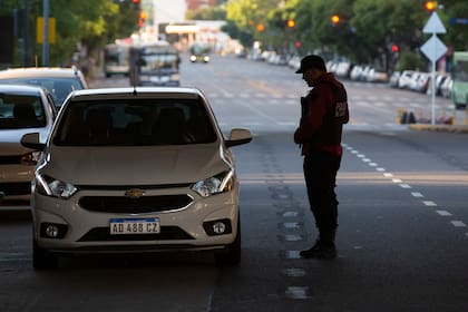Controles de la policía en Av del libertador y Gral Paz para los autos que ingresan o salen de CABA