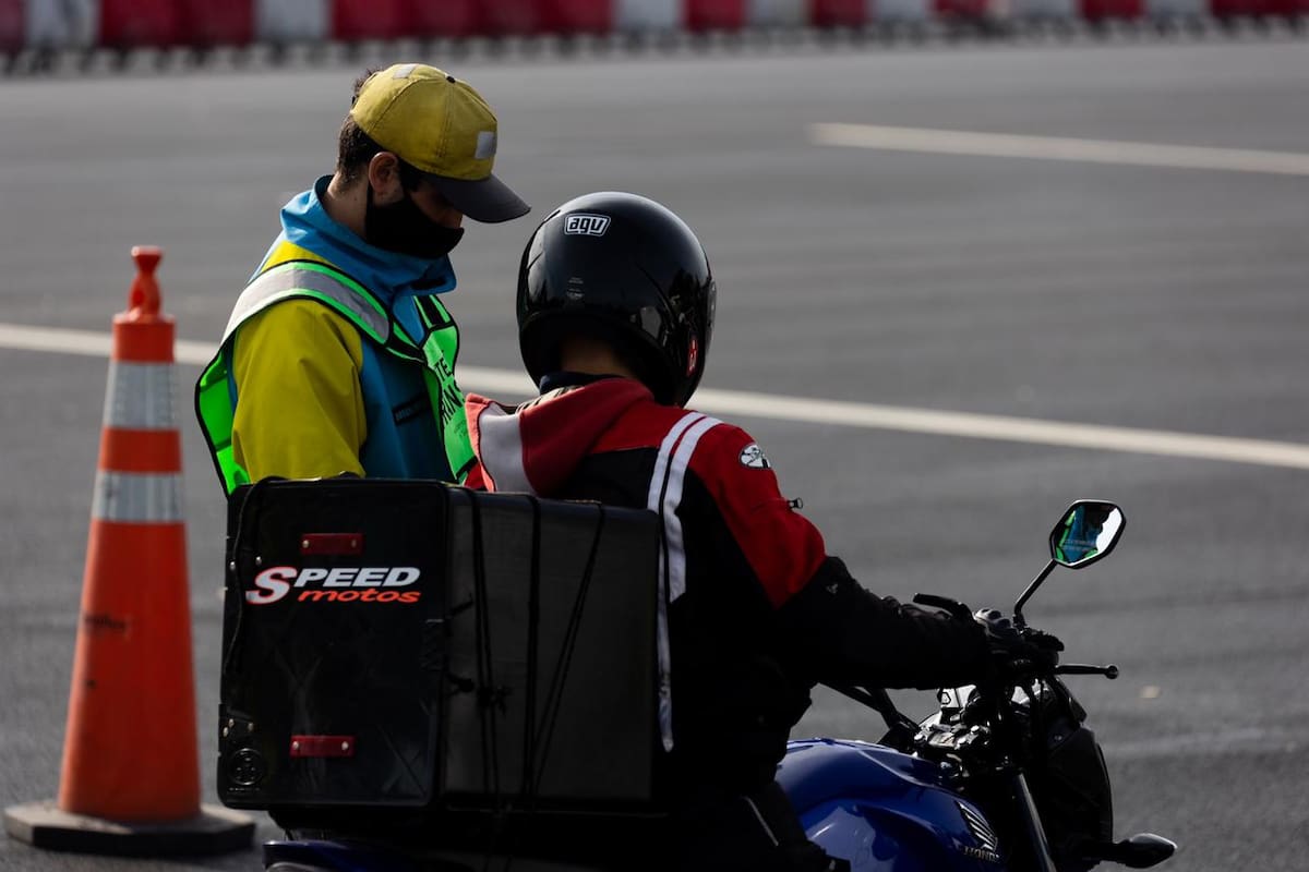controles de permisos de circulacion en la au 25 de mayo altura parque avellaneda