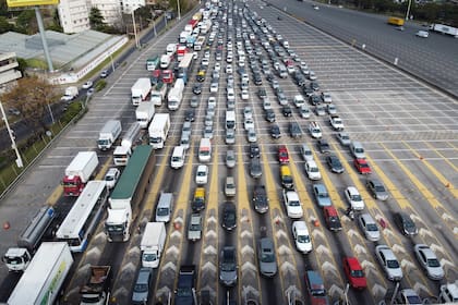 Los que soliciten el permiso de circulación deberán consignar la patente del auto que utilizarán y/o el número de su respectiva tarjeta SUBE