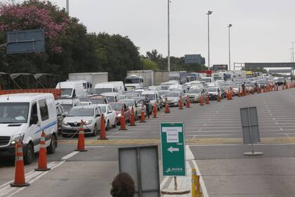 Controles en el peaje de la autopista 25 de mayo mano a capital