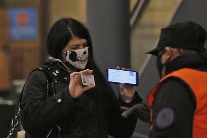 Controles en la estación Constitución