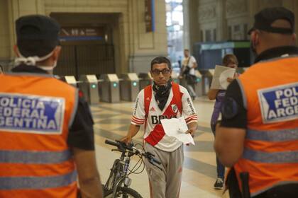 Controles en la estación Constitución