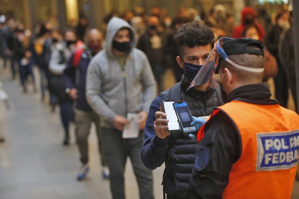 Controles en la estación Constitución