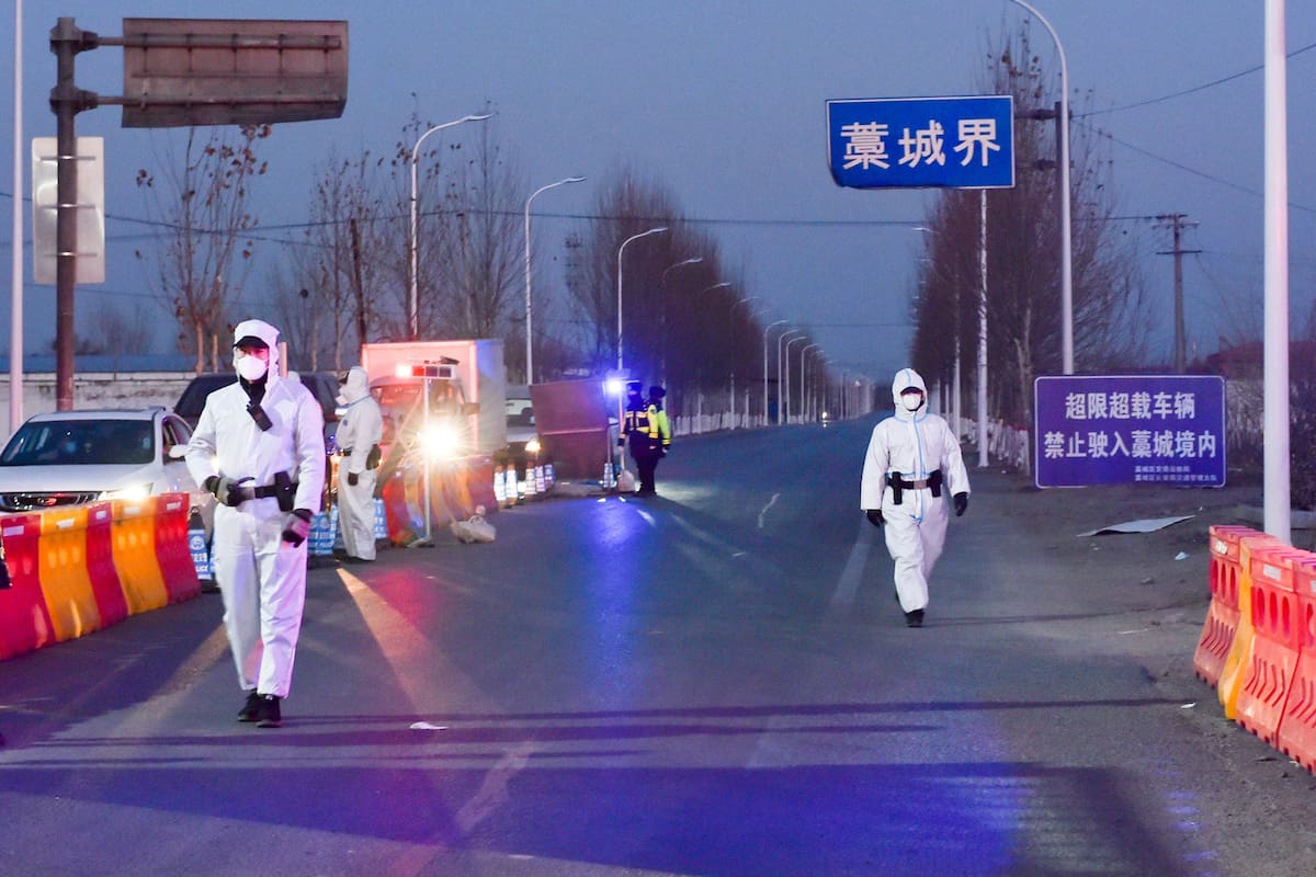 Controles en la frontera de Gaocheng, distrito de la ciudad de Shijiazhuang en la provincia de Hebei
