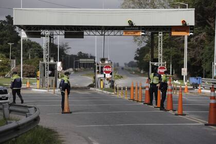 Controles en los peajes de las rutas que van a la costa