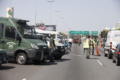 Controles en Panamericana mano a capital a la Altura del Shopping Unicenter