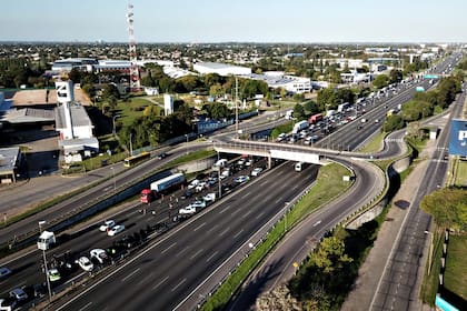 Las autoridades buscan impedir que durante la Semana Santa la gente se movilice a los countries