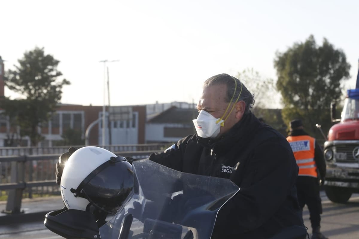 Controles estrictos en Puente La Noria, Sergio Berni llegó en moto al lugar enojado con la policía