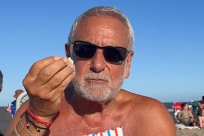 Controvertido mensaje de José "Pepe" Albistur desde una playa de Cariló. 
