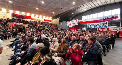 Convención radical bonaerense en La Plata: asistieron más de 1000 dirigentes y militantes