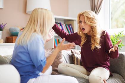 Conversar y no discutir con los hijos.