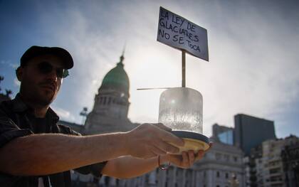 Convocatoria de ambientalistas y otras organizaciones contra la reforma en la ley de glaciares