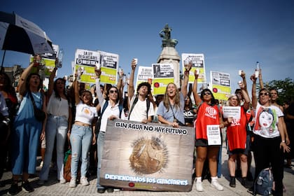 Convocatoria de ambientalistas y otras organizaciones contra la reforma en la ley de glaciares
.