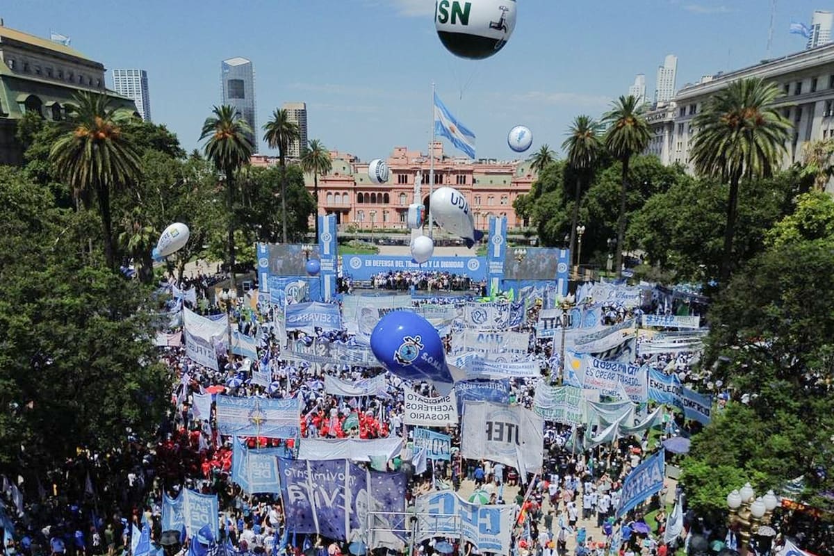 Convocatoria de la CGT a la Plaza de Mayo para rechazar la reforma laboral de Milei
