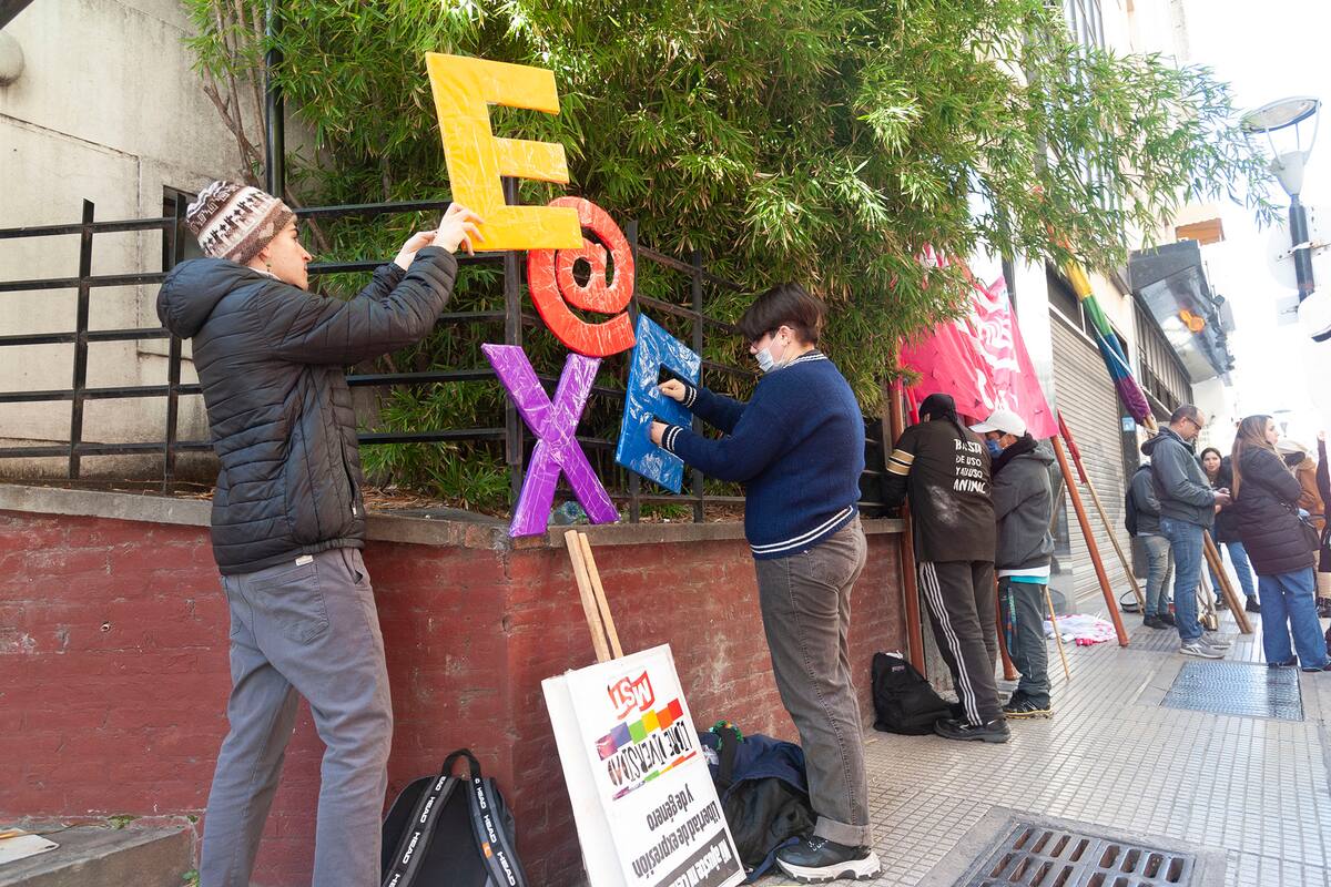 Convocatoria frente al Juzgado en lo Contencioso Administrativo y Tributario N°1 por los amparos contra la prohibición del lenguaje inclusivo en las escuelas porteñas