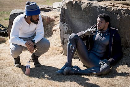 Coogler y Boseman en el set el año pasado. “Estábamos haciendo una película sobre lo que significa ser africano”, dice Coogler