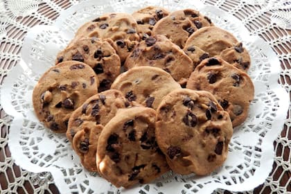 Cookies mantecosas con chispas de chocolate.