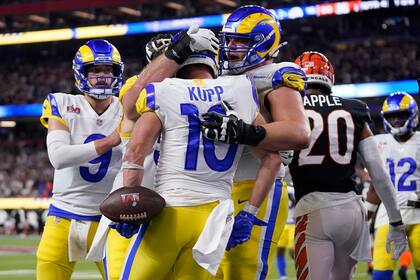 Cooper Kupp celebra la anotación que definió el juego ante los Bengals
