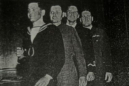Cooper se sumó a la Royal Navy, la armada británica; otros rugbiers se adhirieron a la Fuerza Aérea.
